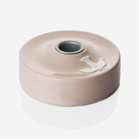 Rosa dopljusstake i keramik med en vit duva